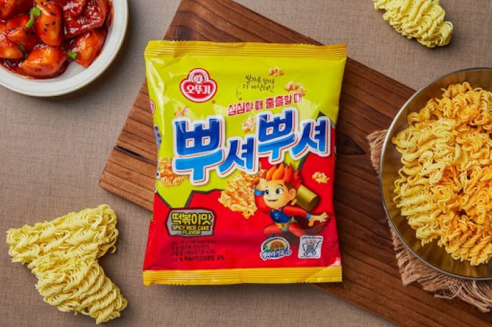 korean-snacks-in-family-mart-korean-grocery-store-big-0