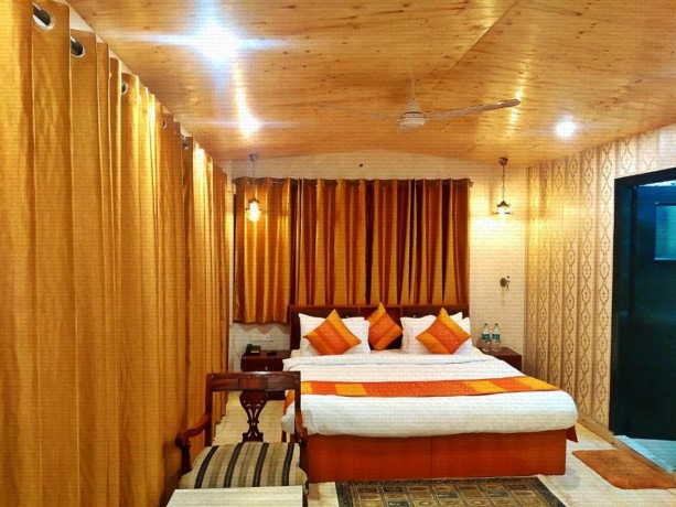 luxurious-hotel-in-dharmshala-for-couples-travelers-big-2