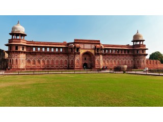 Discover the Rich Legacy of Agra Fort: Facts to Amaze and Inspire!